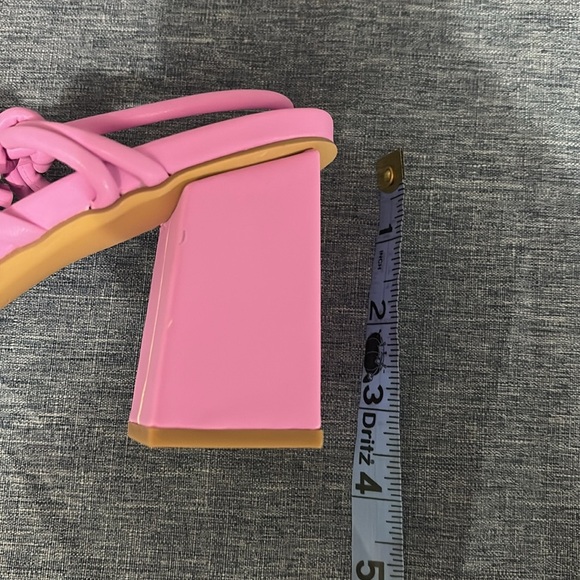 NIB PrettyLittleThing Women’s Sz 7 Pink Square Toe Strappy Block Heel Sandals - Picture 4 of 6